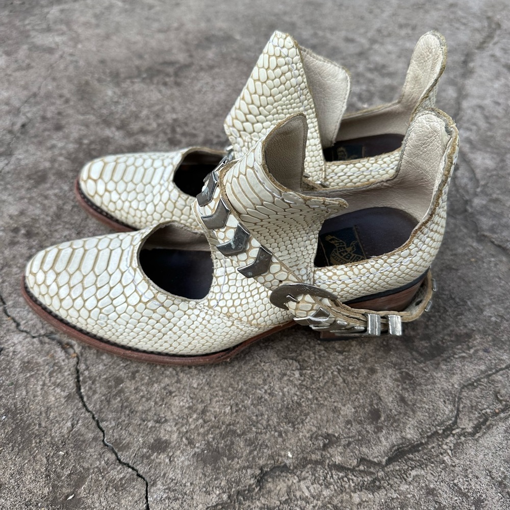 Like new gently worn